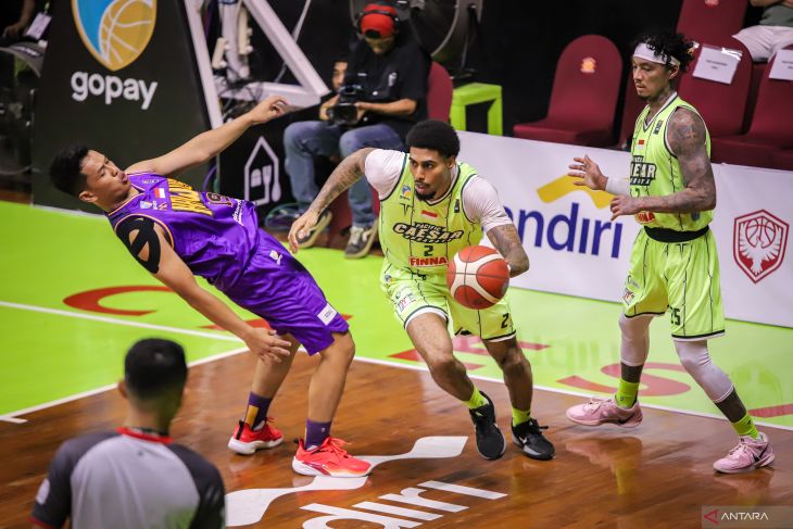 Pacific Caesar Surabaya menang atas Tangerang Hawks Basketball