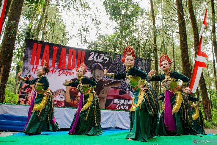 Pentas seni peringatan Hari Tari Internasional