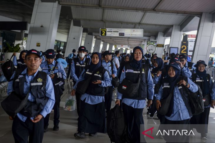 Keberangkatan petugas Haji tahun 2025