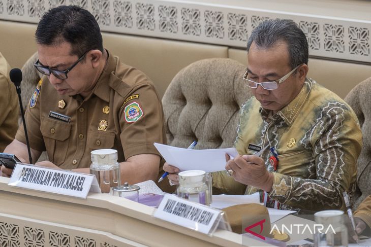 Plt Sekdaprov Kalsel RDP bersama Komisi II DPR RI