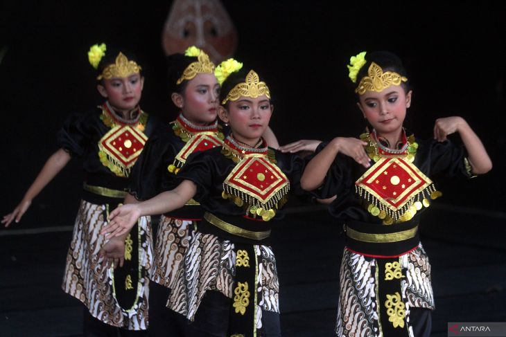 Pagelaran hari tari di Malang