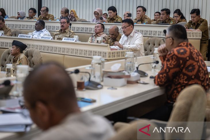Gubernur Kalsel RDP di Komisi II DPR RI