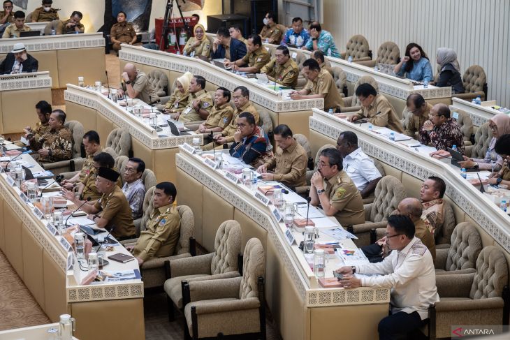 Gubernur Kalsel RDP di Komisi II DPR RI