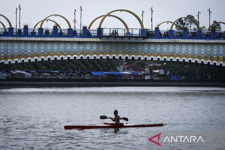 Pelatihan olahraga dayung untuk anak