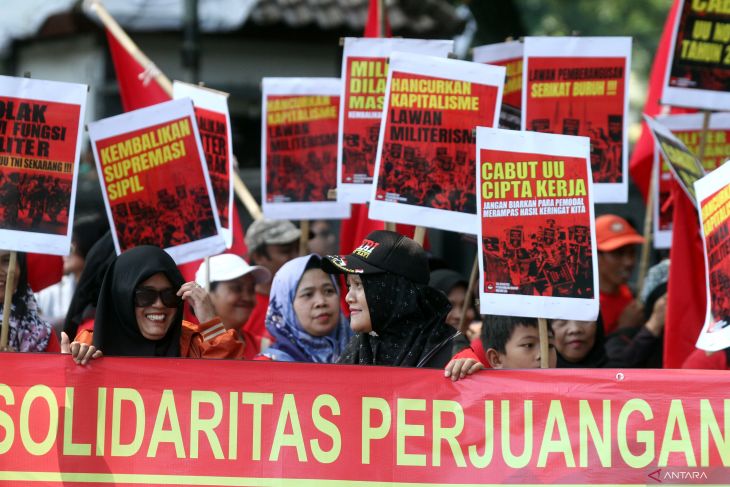 Unjuk rasa hari buruh internasional di Malang