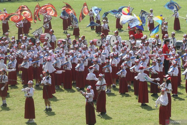 Pertunjukan kolosal memperingati Hardiknas di Batu