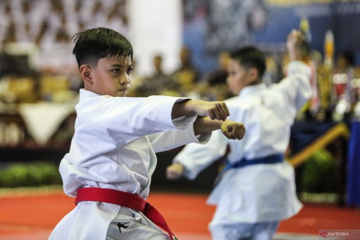 Kejurnas karate di Surabaya