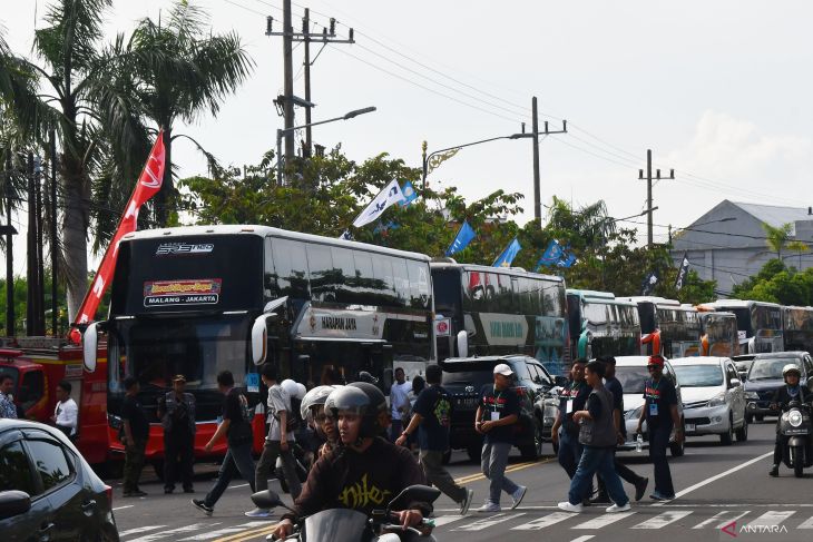 Jambore nasional Busmania Community di Madiun