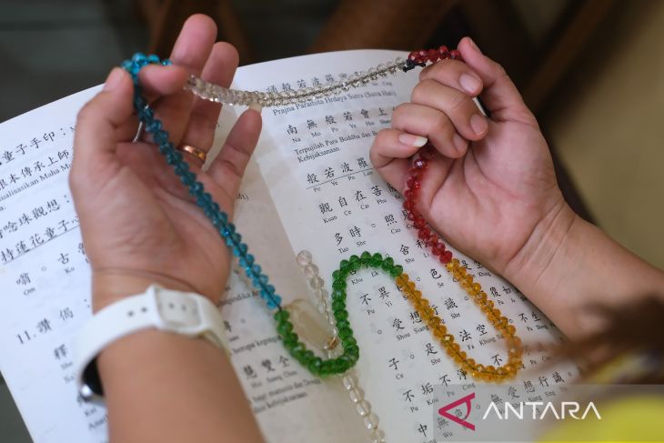Sembahyang Waisak di Kalimantan Barat