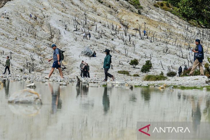 Wisata libur panjang Waisak di Gunung Papandayan