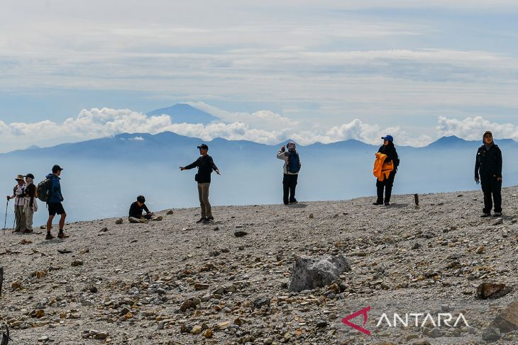 Wisata libur panjang Waisak di Gunung Papandayan