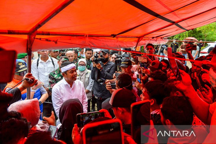Gubernur Jawa Barat tinjau korban ledakan di Garut