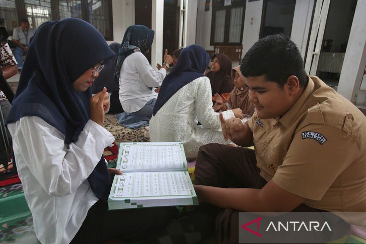 FOTO - Pembelajaran Al Quran bahasa isyarat di SLB Aceh