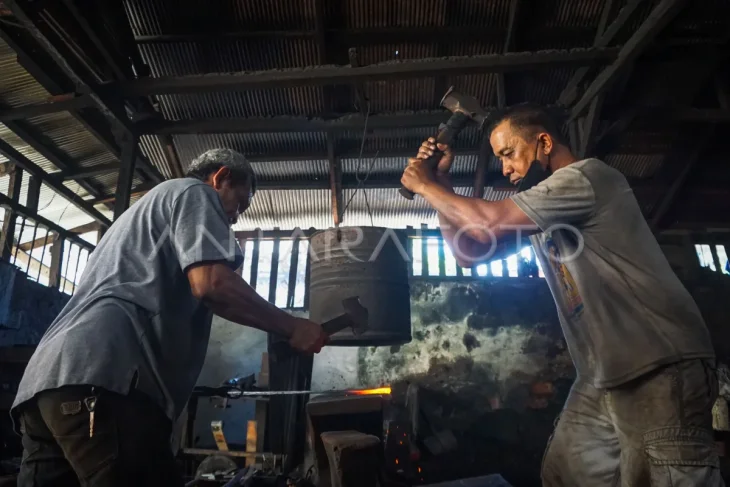 Pandai besi tradisional di Balikpapan