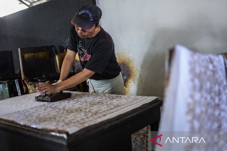 OJK catat kredit industri tekstil capai Rp160,41 triliun