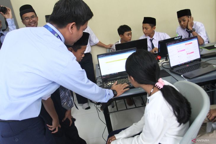 Simulasi pembelajaran Sekolah Rakyat