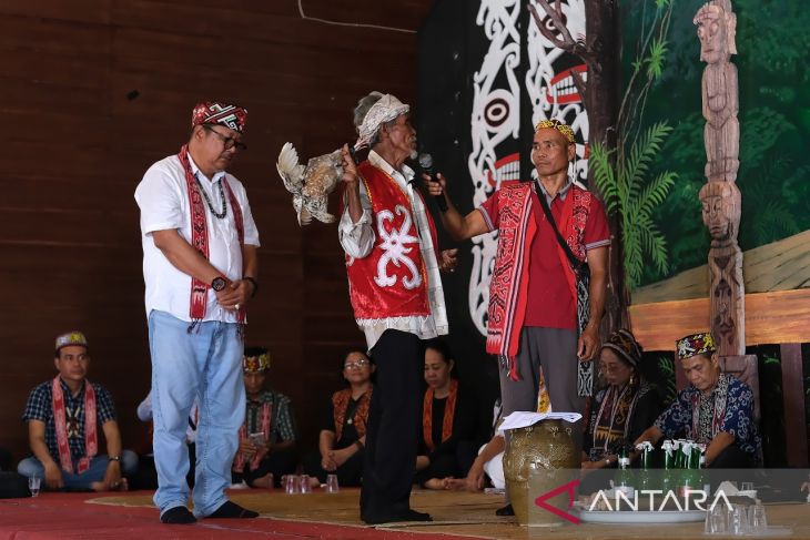 Upacara Adat Madah Gawai Dayak Kalbar