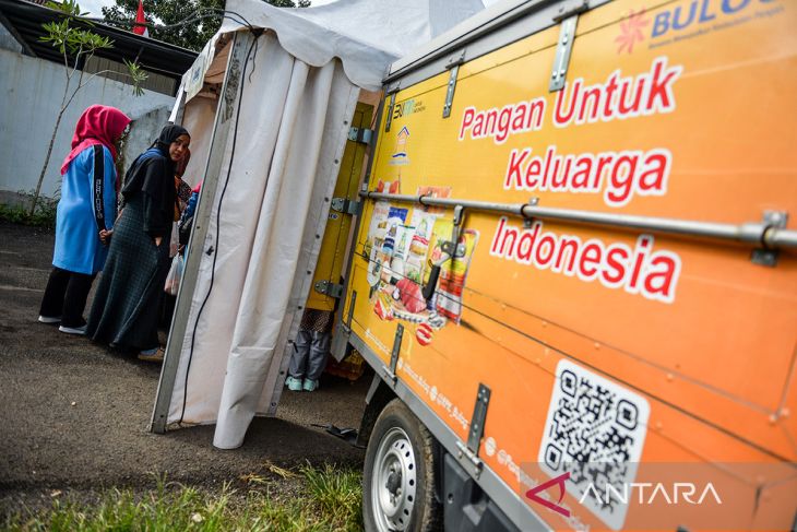 Bazar pangan murah di Bandung