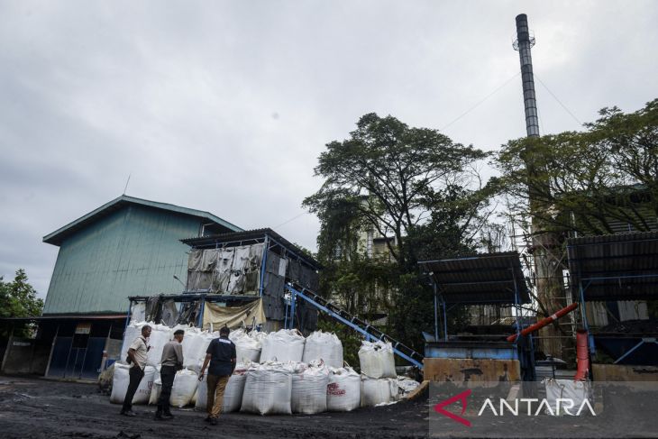 KLH segel tiga pabrik di Tangerang
