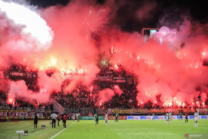 Aksi suporter Persebaya Surabaya
