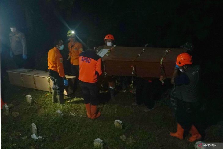 Pemakaman empat korban longsor Trenggalek