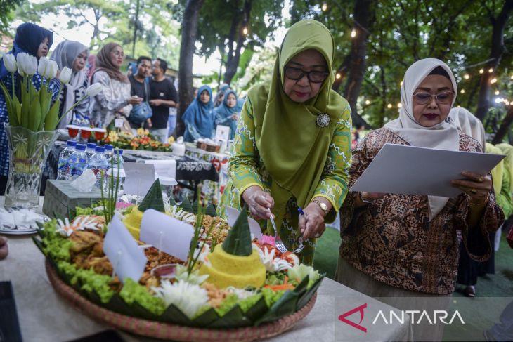 Lomba kreasi tumpeng di Tangerang