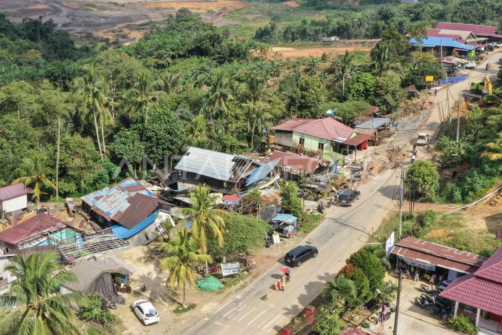 Jalan amblas di Poros Samarinda-Balikpapan