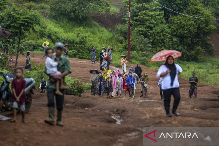 Penyintas bencana di Lebak masih bertahan di tenda huntara