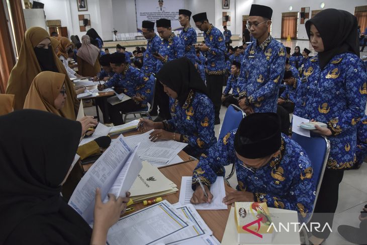 Penyerahan SK CPNS dan PPPK di Ciamis