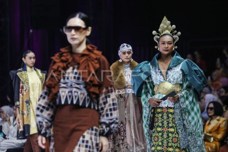 Pembukaan Indonesia Fashion Week 2025