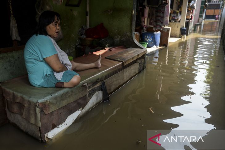 Banjir akibat luapan Kali Angke di Tangerang
