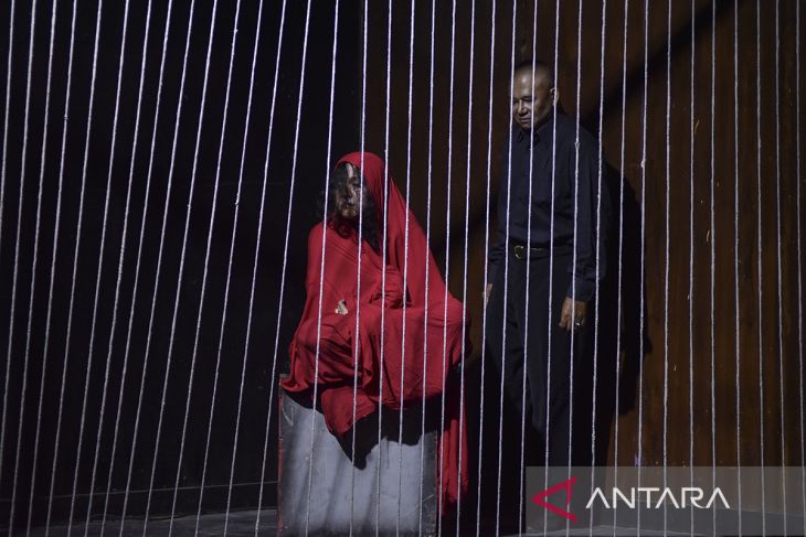 Pementasan teater seru dera sudut rahara