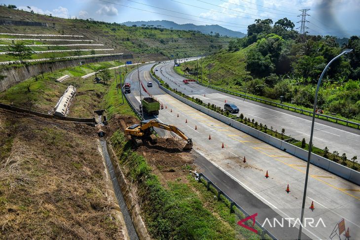 Pergerakan tanah di Jalan Tol Cisumdawu