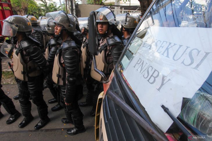 Pengamanan eksekusi bangunan di Surabaya