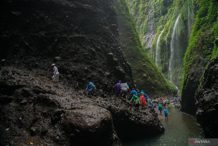 Ritual mendak tirta jelang Yadnya Kasada