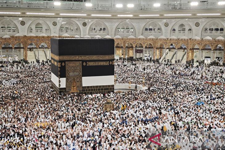 Jamaah lanjutkan ibadah haji terakhir di tengah pengamanan ketat