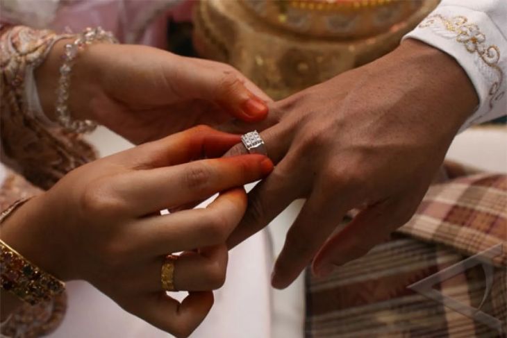 Seorang perempuan di Dompu menikah dengan jenazah kekasihnya