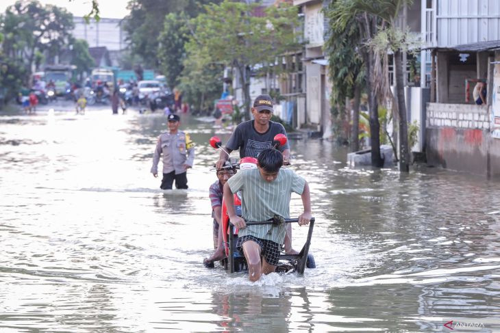Banjir akibat luapan Kali Lamong di Gresik