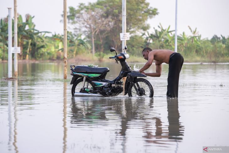 Banjir akibat luapan Kali Lamong di Gresik