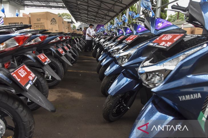 Pemberian motor dinas bagi kepala desa dan kelurahan
