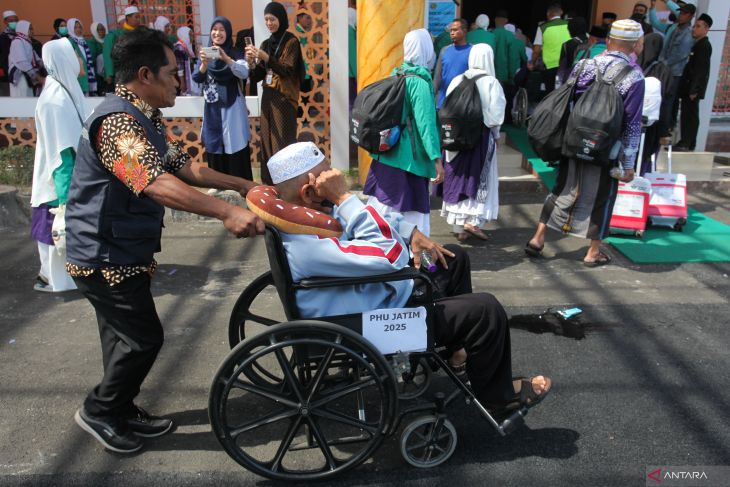 Kedatangan jamaah haji kloter satu debarkasi Surabaya