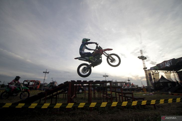 Kejuaraan motocross dan grasstrack Trial Game Dirt 2025