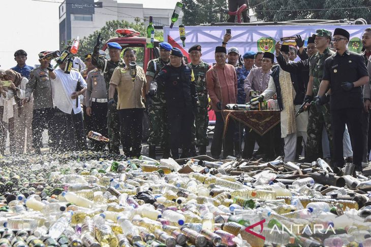 Pemusnahan miras dan knalpot bising di Tasikmalaya