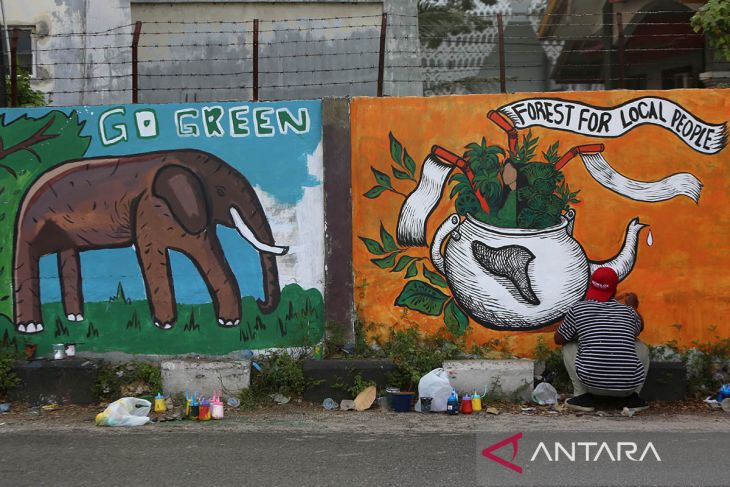 FOTO - Mural bertema peduli ekosistem lingkungan di Aceh