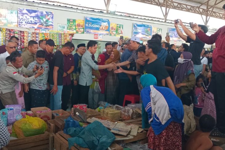 Wapres Gibran kunjungi Pasar Rakyat Bauntung di Tabalong Kalsel