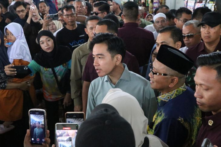 Wapres Gibran kunjungi Pasar Rakyat Bauntung di Tabalong Kalsel