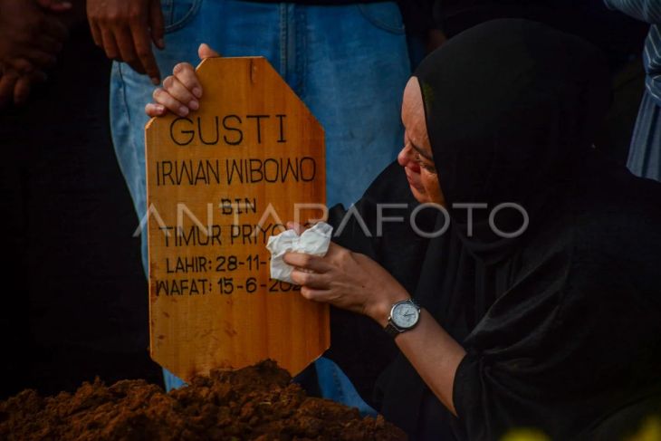 Pemakaman jenazah musisi Gusti Irwan Wibowo