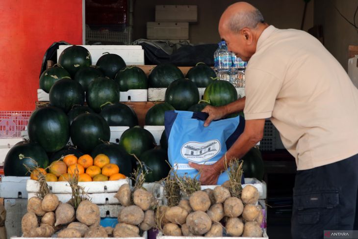 Bantuan Wapres untuk pedagang pasar di Blitar