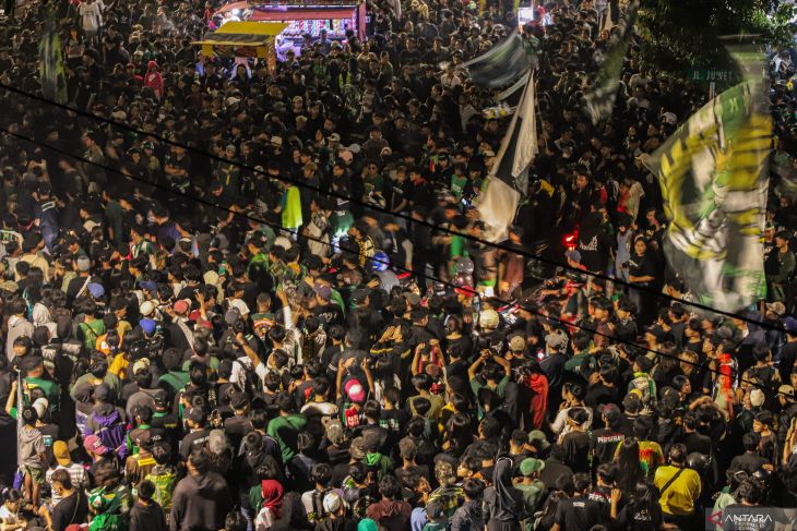 Bonek Mania rayakan HUT ke-98 Persebaya
