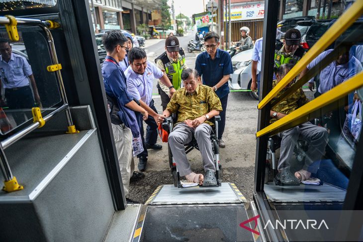 Peluncuran kartu multi trip di Bandung